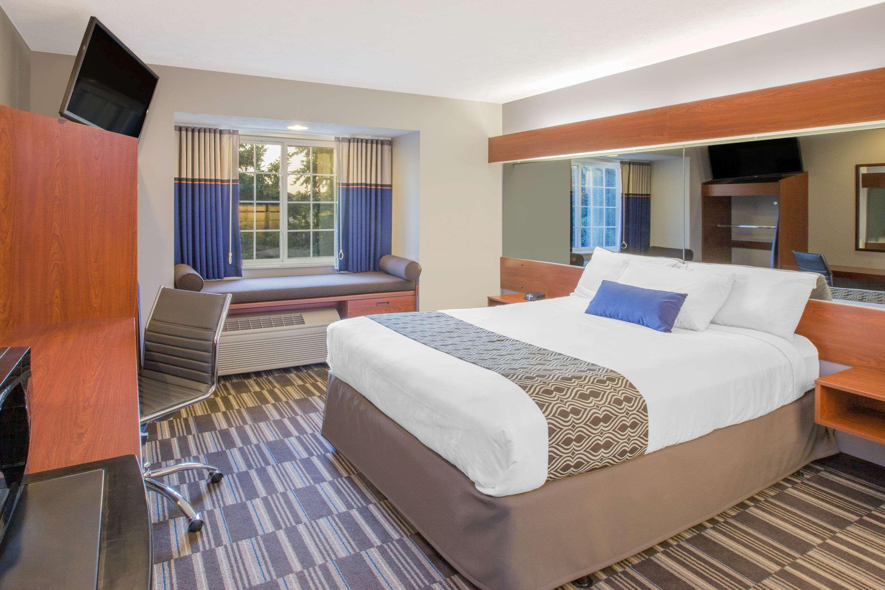 Microtel Inn And Suites Manistee Ngoại thất bức ảnh