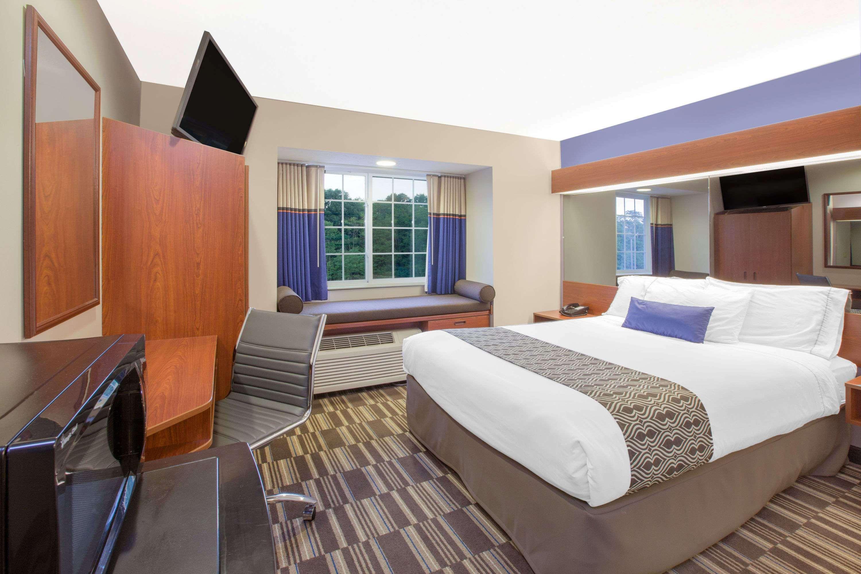 Microtel Inn And Suites Manistee Ngoại thất bức ảnh