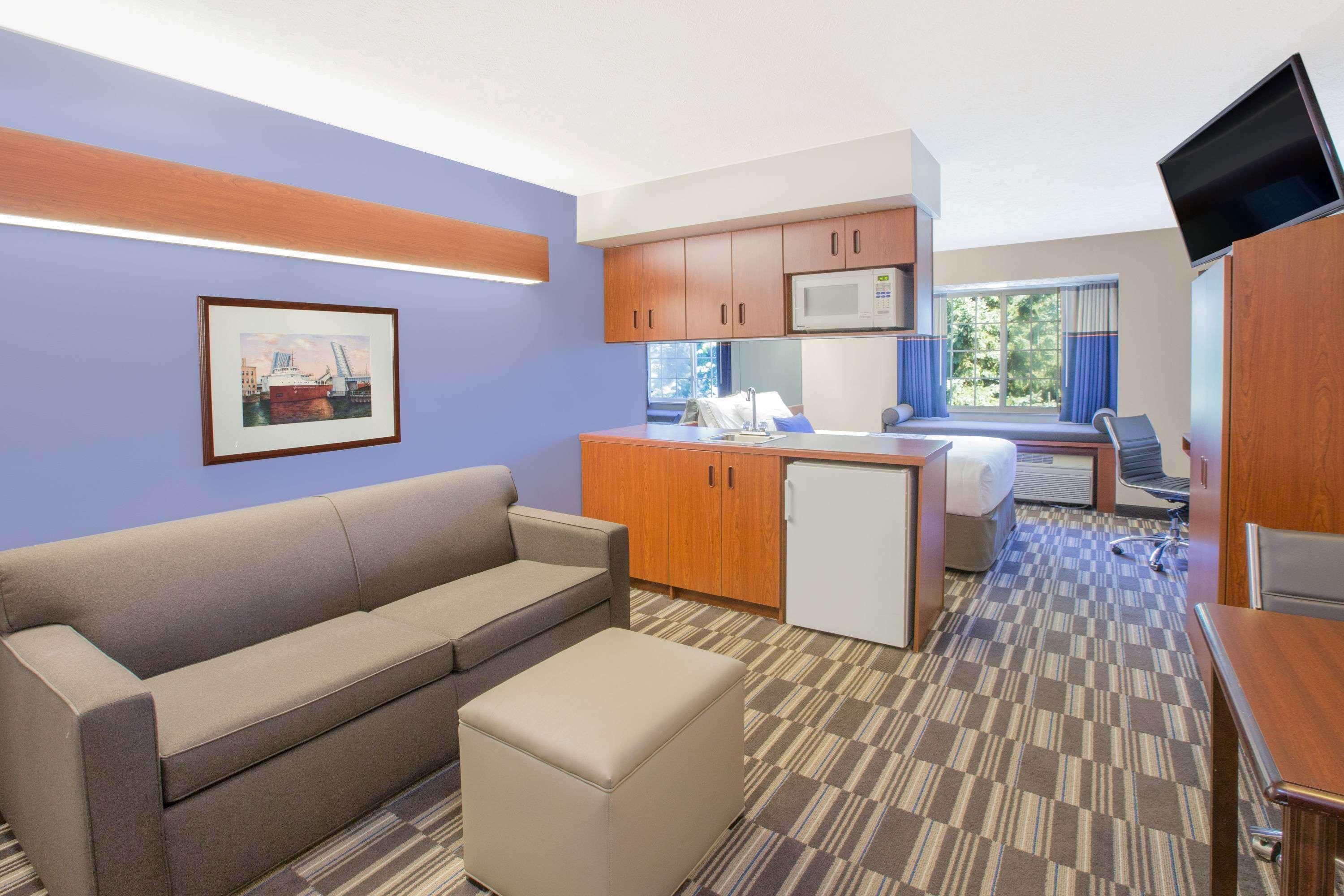 Microtel Inn And Suites Manistee Ngoại thất bức ảnh