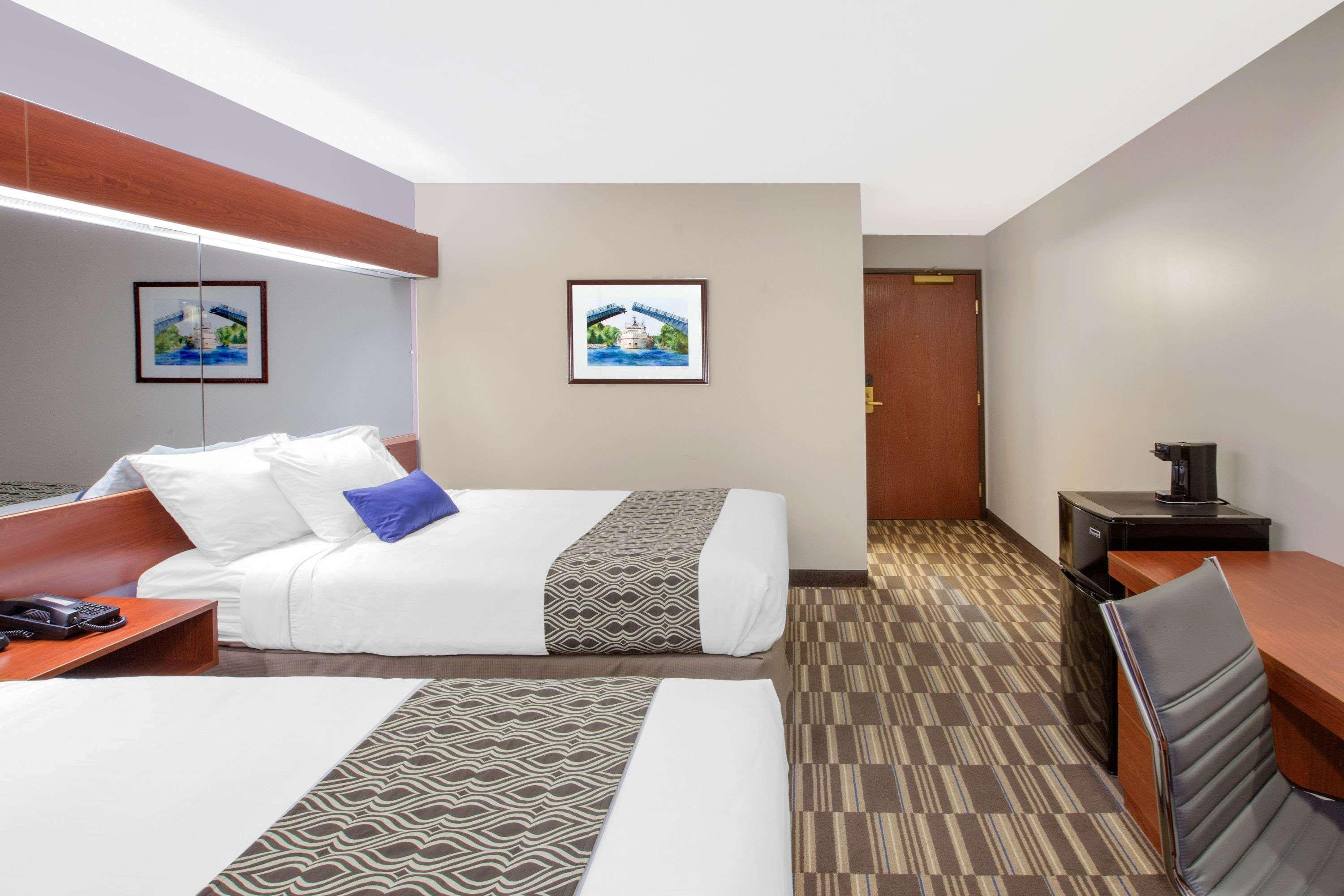 Microtel Inn And Suites Manistee Ngoại thất bức ảnh
